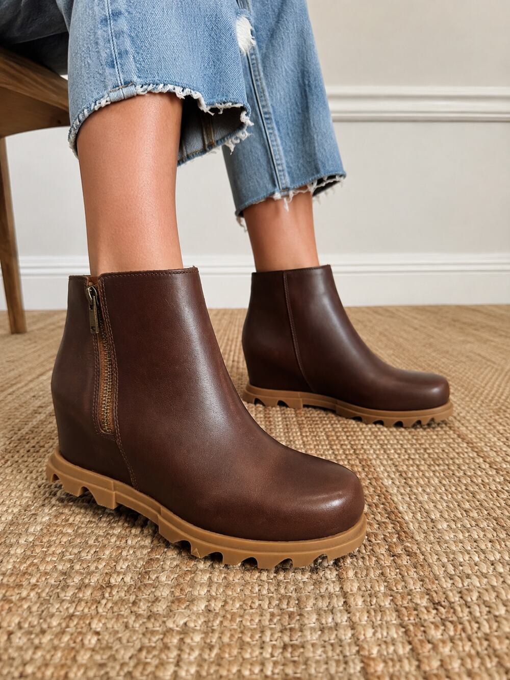 Sorel Women's SZ 9 Joan of Arctic Wedge III Zip Chelsea Boot Brown NL4371-245